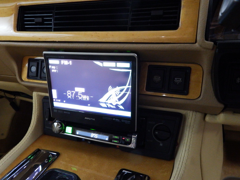 AlpineIAV-D511R-flipout-satnav (2).JPG